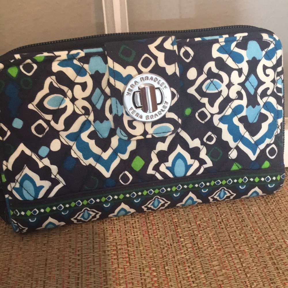 New condition Vera Bradley Turn Lock Wallet